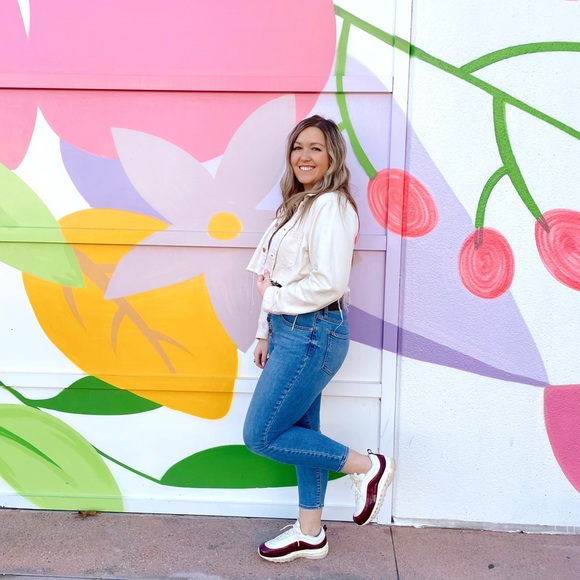 M E E T   C H R I S T I N - Picture 2 of 8